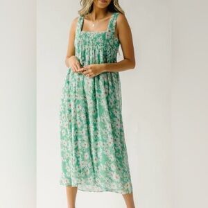 PIPER & SCOOT Green Midi Sundress with Square Neck and Sleeveless Design